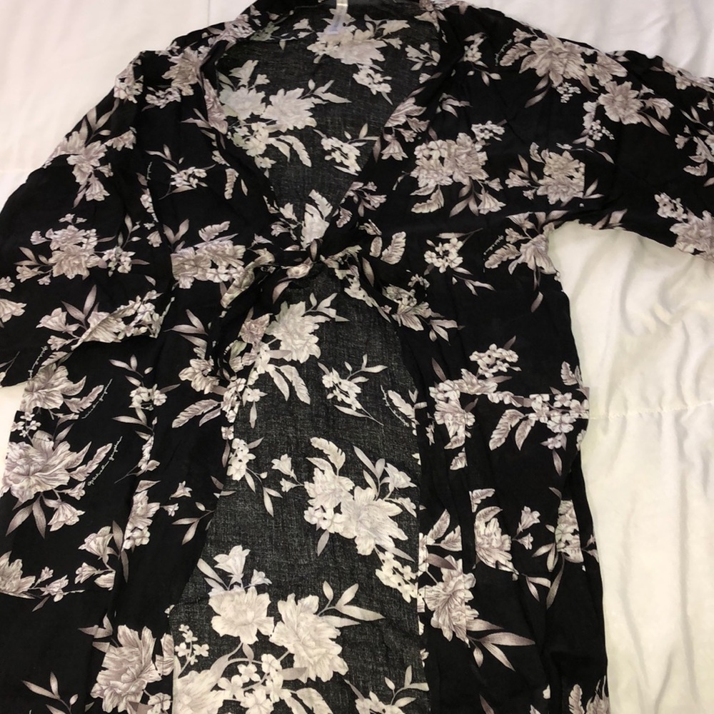 Black Floral Kimono